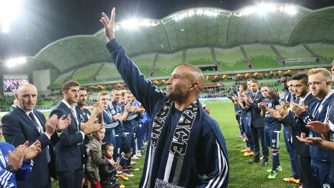Archie Thompson finishes his career with a lap of AAMI stadium.
