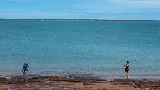 <s1>There was plenty of space for fishos to keep their distance at Fannie Bay over the Easter long weekend.</s1> Picture: Glenn Campbell