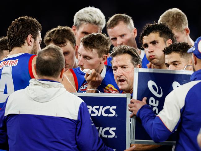 MELBOURNE, AUSTRALIA – JUNE 07: Luke Beveridge, Senior Coach of the Bulldogs addresses his players at three quarter time during the 2024 AFL Round 13 match between the Western Bulldogs and the Brisbane Lions at Marvel Stadium on June 07, 2024 in Melbourne, Australia. (Photo by Dylan Burns/AFL Photos via Getty Images)