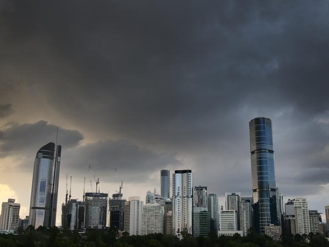 Afternoon storm clouds roll in over Brisbane City. Kangaroo Point 31st August 2022 Picture David Clark