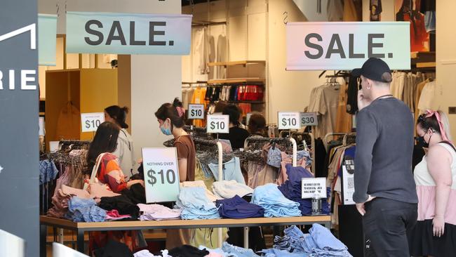 Shoppers hit the sales in Melbourne CBD. Price rises in Australia have so far been fairly orderly. Picture: NCA NewsWire/David Crosling