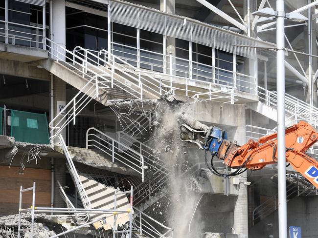 The wreckers were called in after the Land and Environment Court through out a bid by Local Democracy Matters ahead of the state election earlier this year. Picture: AAP/Dan Himbrechts.