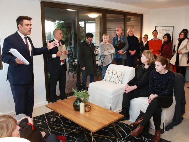 MOSMAN DAILY/ AAP.Auctioneer Josh Larsen conducts the auction at 501/102 Alfred St , Milsons PointSaturday 22nd June 2019Hot Auction 501/102 Alfred St , Milsons Point goes to Auction and was sold (AAP IMAGE / MARK SCOTT)