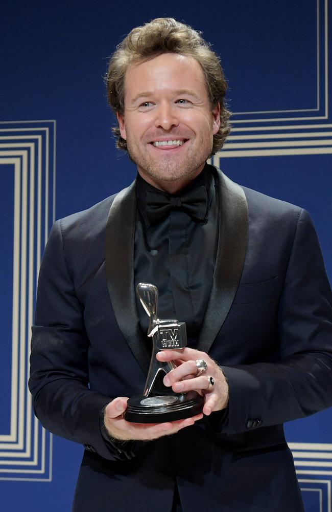Henry Nixon with the Silver Logie, Most Outstanding Actor for Fergus McFadden, The Kettering Incident during the 2017 Logie Awards at the Crown Casino in Melbourne, Sunday, May 8, 2016. Picture: AAP Image/Tracey Nearmy