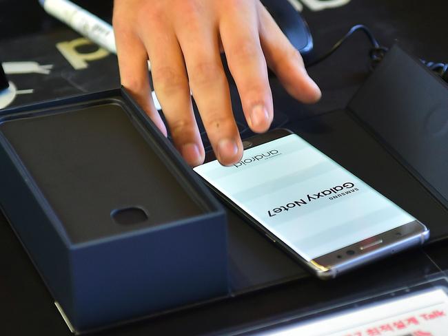 A South Korean employee provides a replacement Samsung Galaxy Note7 smartphone at a telecommunications shop in Seoul. Picture: AFP