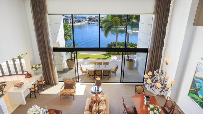 30 Seafarer Court, Paradise Waters.