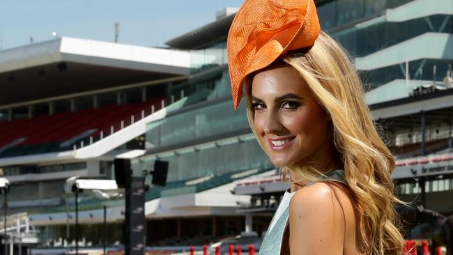 Brrh Its Cold Stunning Laura Dundovic Shares Unglamorous Side To Modelling Herald Sun