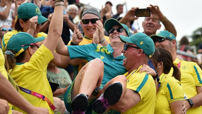 LEAMINGTON SPA, ENGLAND - AUGUST 01: Ellen Ryan of Team Australia celebrates their victory with staff members after the Women's Singles - Gold Medal Match between Guernsey and Australia on day four of the Birmingham 2022 Commonwealth Games at Victoria Park on August 01, 2022 on the Leamington Spa, England. (Photo by Nathan Stirk/2022 Getty Images)