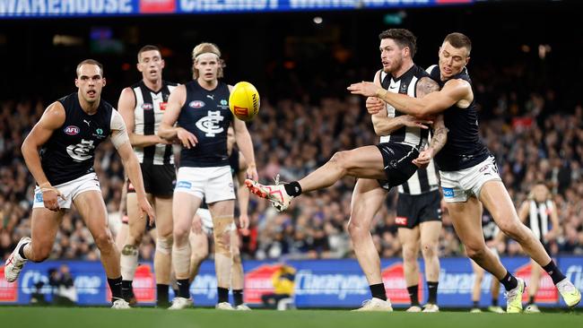 Patrick Cripps and the Carlton defence kept Collingwood to just 76 points in round 20. Picture: Getty Images