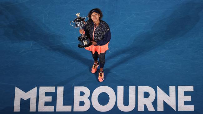 Naomi Osaka with the Daphne Akhurst Memorial Cup.