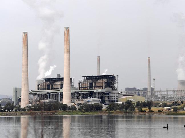 (FILES) This file picture taken on November 4, 2021 shows steam rising from the cooling towers of the Liddell Power Station next to Lake Liddell in the town of Singleton, some 70km (43 miles) from Newcastle, the world's largest coal exporting port. - Australia's oldest coal-fired power plant will shut down on April 28, 2023, as the country, a once-notorious climate straggler, prepares for a seismic shift towards renewable energy. (Photo by Saeed KHAN / AFP) / TO GO WITH: Australia-climate-politics-energy-coal, by Steven TRASK