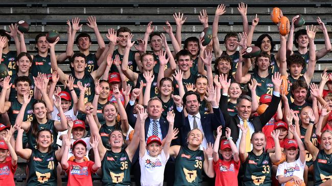 HOBART, AUSTRALIA – MAY 03: Gillon McLachlan, Chief Executive Officer of the AFL, Deputy PM Richard Marles and Tasmanian Premier Jeremy Rockliff pose for a photo during an AFL media opportunity to announce the commitment to establishing a 19th AFL team, in Tasmania, at North Hobart Oval on May 03, 2023 in Hobart, Australia. (Photo by Steve Bell/Getty Images)