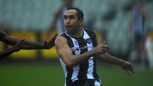 Eddie Betts plays in the forward line for Palmerston Magpies in Rd 1 of the NTFL 22/23 season. Picture: (A)manda Parkinson