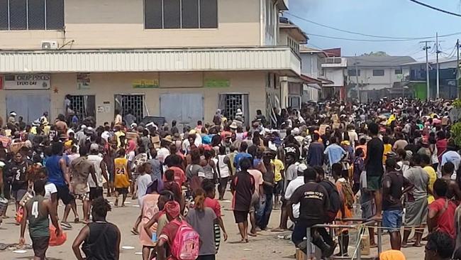 Large crowds in Honiara amid civil unrest. Picture: Twitter