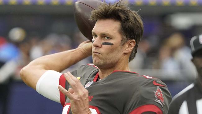INGLEWOOD, CA - SEPTEMBER 26:  Tom Brady #12 of the Buccaneers during an NFL game between the Tampa Bay Buccaneers and the Los Angeles Rams on September 26, 2021, at SoFi Stadium in Inglewood, CA. (Photo by Icon Sportswire)