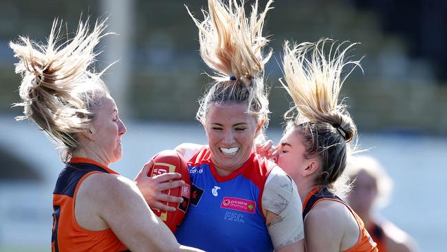 MELBOURNE . 29/08/2022. AFLW.  Round 1. Western Bulldogs vs GWS Giants at Ikon Park.   Gabby Newton of the Western Bulldogs  gets well tackled during the 1st qtr.   . Picture by Michael Klein