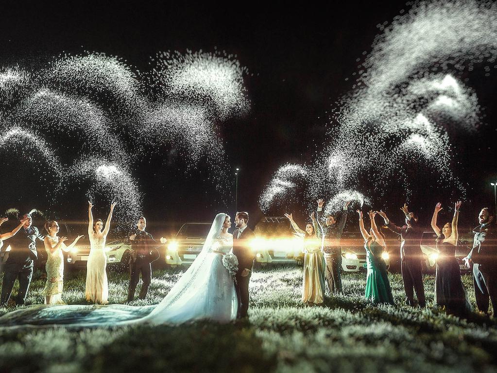 The Top 50 Wedding Photos of 2016 Curated by Junebug Weddings. Nearly 9,000 photos were submitted by photographers from 50 different countries to produce this year’s stunning collection of 50 images. Gustavo Franco - Gustavo Franco Fotografia