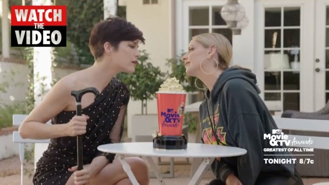 Cruel Intentions star's Sarah Michelle Gellar and Selma Blair recreate their iconic kiss