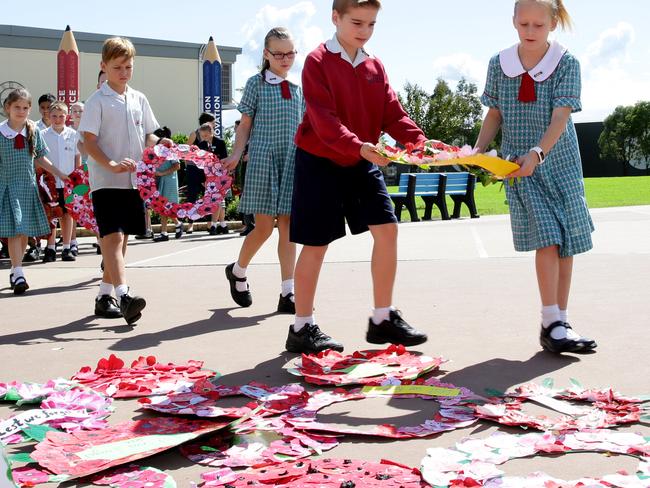 John Palmer School students lay wreaths they made themselves.