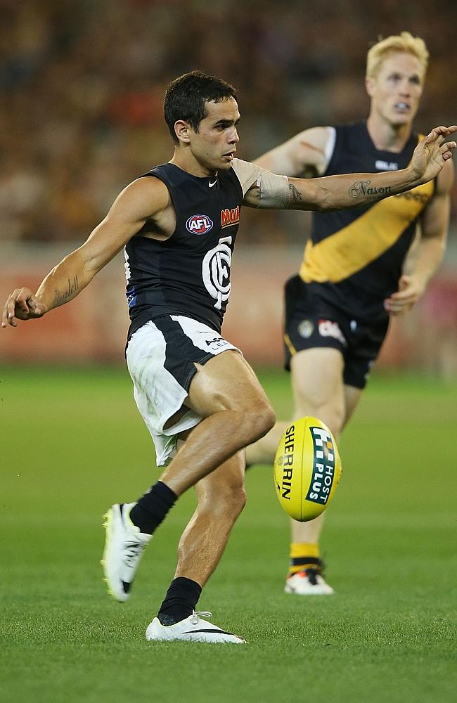 Jeff Garlett appeared to be paying homage to Eddie Betts with his over-sized shorts.