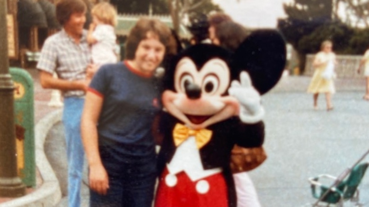 Jodie Benveniste visits Disneyland. She lived in the US when she was 12.