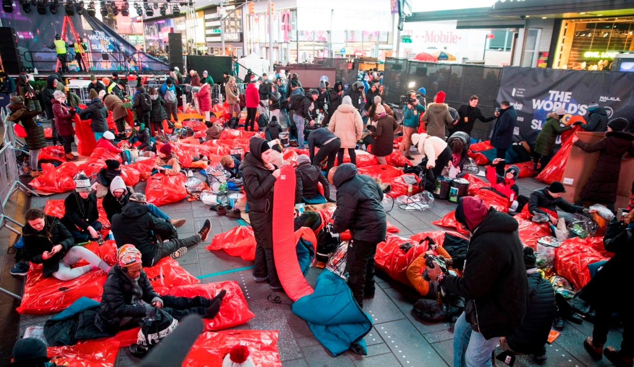 Thousands attend world's big sleep out to raise awareness for homelessness