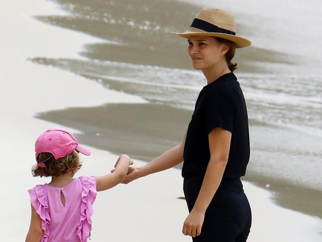 *** FEES APPLY -  EXCLUSIVE DAILY TELEGRAPH PRINT ONLY ** 20 DECEMBER 2020 SYDNEY AU WW.MATRIXPICTURES.COM.AU  EXCLUSIVE PICTURES  Natalie Portman pictured at Nielsen Park with her husband Benjamin Millepied and kids enjoying some family time. Natalie dipped her feet in the water as her husband went snorkelling with their son. Natalie also let out a massive yawn as he sat waiting with her daughter.      Note: All editorial images subject to the following: For editorial use only. Additional clearance required for commercial, wireless, internet or promotional use.Images may not be altered or modified. Matrix Media Group makes no representations or warranties regarding names, trademarks or logos appearing in the images.