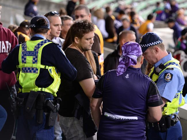 AFL Finals 2015: Crowd violence at Subiaco Oval spoils Fremantle ...