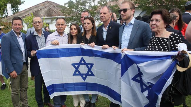 Jewish community supporters including Victorian Liberal leader John Pesutto, Liberal MP David Southwick and Shadow Minister for Home Affairs James Paterson, attend a vigil in a park near the Adass Israel Synagogue in Ripponlea, on Sunday, December 8, 2024. Picture: David Crosling