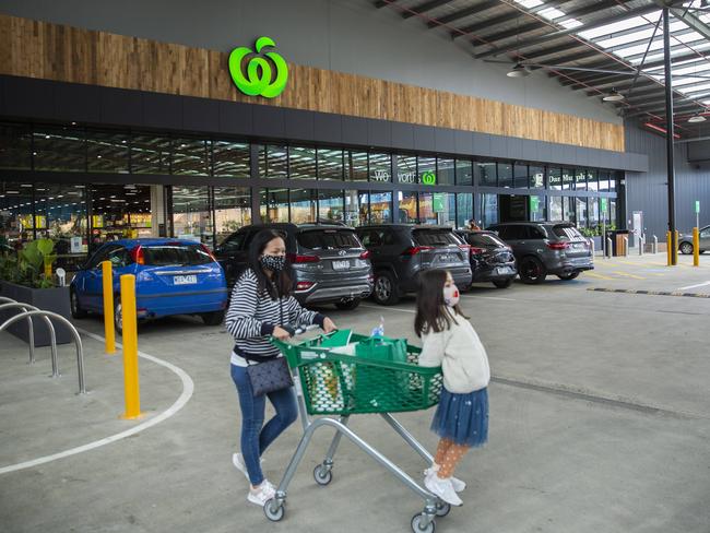 Increased organic options in mainstream supermarkets has seen prices reduce, and the options broaden. Picture: NCA NewsWire/Paul Jeffers