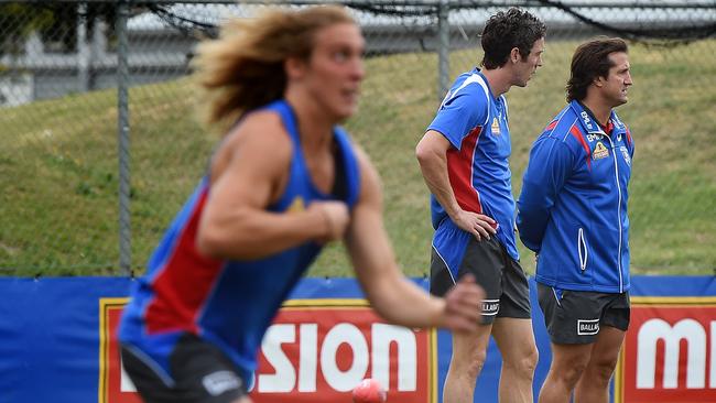 Roarke Smith trains as Bob Murphy and Luke Beverage watch on. Picture: Nicole Garmston