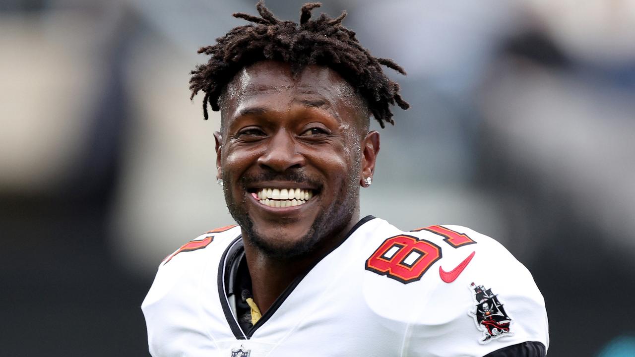 Antonio Brown Spotted Waiting For Uber During Bucs-Jets Game After Meltdown