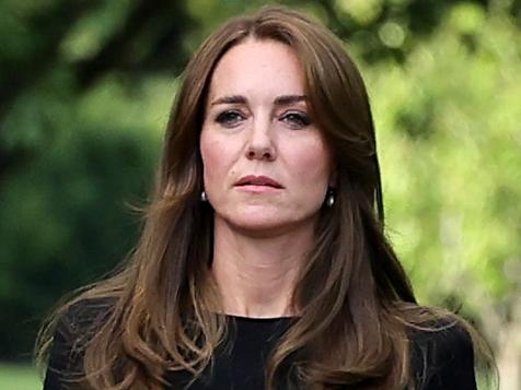 WINDSOR, ENGLAND - SEPTEMBER 10: Catherine, Princess of Wales, Prince William, Prince of Wales, Prince Harry, Duke of Sussex, and Meghan, Duchess of Sussex on the long Walk at Windsor Castle arrive to view flowers and tributes to HM Queen Elizabeth on September 10, 2022 in Windsor, England. Crowds have gathered and tributes left at the gates of Windsor Castle to Queen Elizabeth II, who died at Balmoral Castle on 8 September, 2022. (Photo by Chris Jackson/Getty Images)