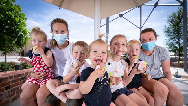 Arlan Young, Maggie Thompson, Parks Young, Macey Livingstone, Olivia Livingstone, Henry Boehm, and Kelly Livingstone eating ice cream in Wodonga Place. Picture: Simon Dallinger