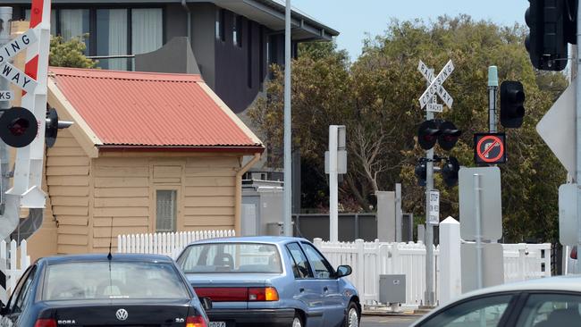 A drunk was so out of it she didn’t realise she was stuck on the tracks at the New St level crossing in Brighton.