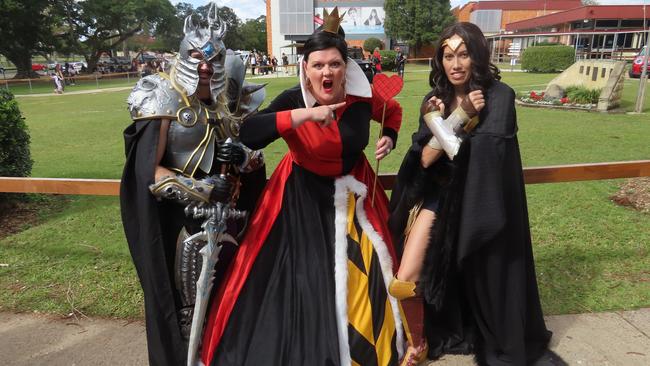 traz_cosplay, neenielee and kdawg_cosplay (cosplay).