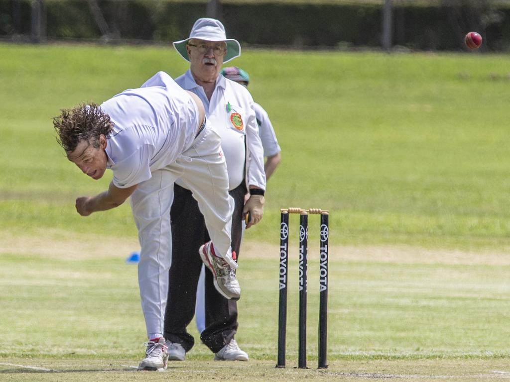 Andrew Einam bowls for Stanthorpe. Mitchell Shield cricket, Toowoomba Reps vs Stanthorpe. Sunday. 17th Jan 2021