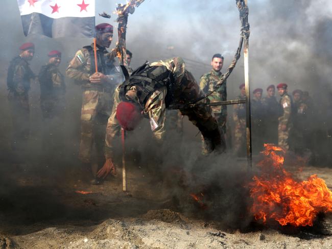 TOPSHOT - Turkish-backed Syrian fighters train in a camp in the Aleppo countryside, northern Syria, on December 16, 2018. - Turkish President Recep Tayyip Erdogan and his US counterpart Donald Trump agreed Friday to "more effective coordination" between their countries' operations in Syria, after Ankara threatened to launch a new offensive in the war-torn nation. (Photo by Aref Tammawi / AFP)