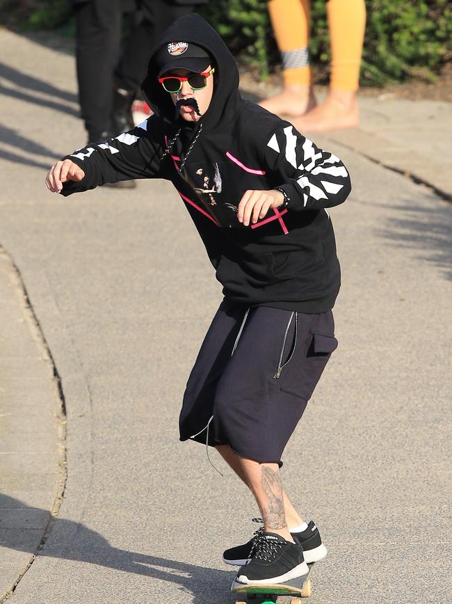 Justin Bieber spotted skating around Bondi. Picture: KHAPGG/Matrix