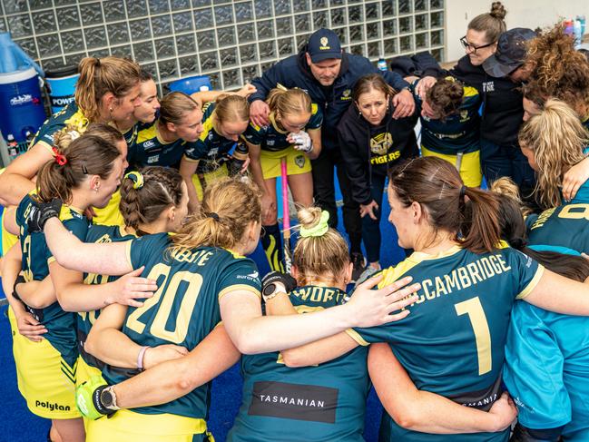 Tassie Tigers women's Hockey One coach Susan Brooks talks to her players. Picture: Supplied by Hockey Aus.