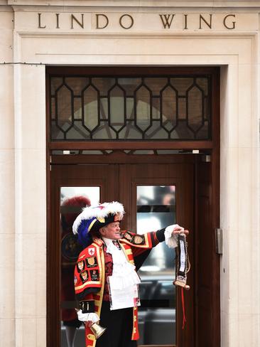 QUALITY REPEAT Town crier Tony Appleton makes an announment of the birth of Catherine, Duchess of Cambridge and Prince William's second child, a daughter, outside the Lindo wing at St Mary's hospital in central London, on May 2, 2015. The Duchess of Cambridge was safely delivered of a daughter weighing 8lbs 3oz, Kensington Palace announced. AFP PHOTO / LEON NEAL