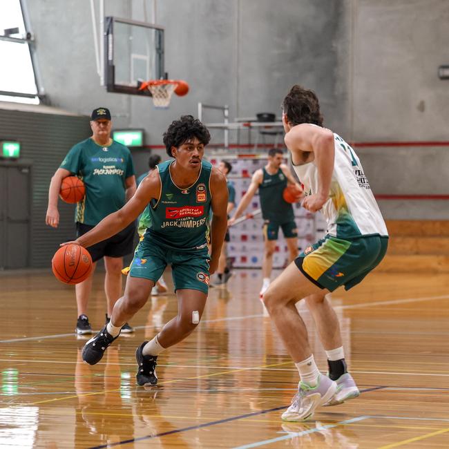 New NBL Next Star Roman Siulepa works out with the Tasmania JackJumpers. Pictures: JackJumpers Media