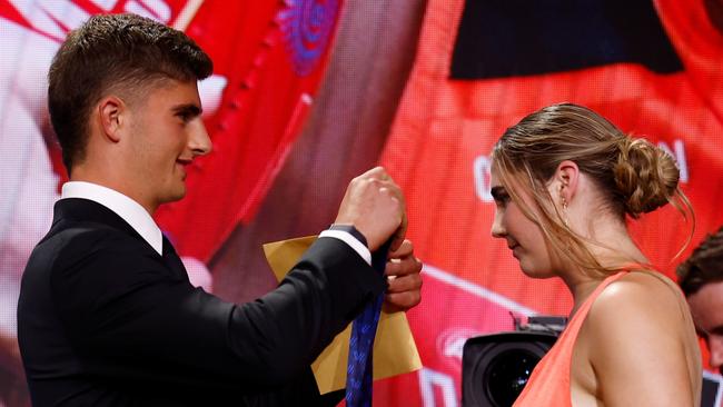 The teenager received the award from 2023 men’s recipient, Harry Sheezel. Picture: Michael Willson/AFL Photos via Getty Images