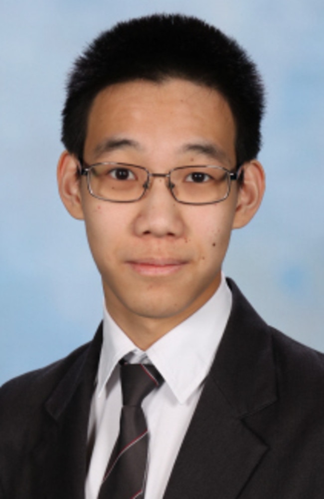 QASMT student Ken Wu scored a perfect 45 on his IB.