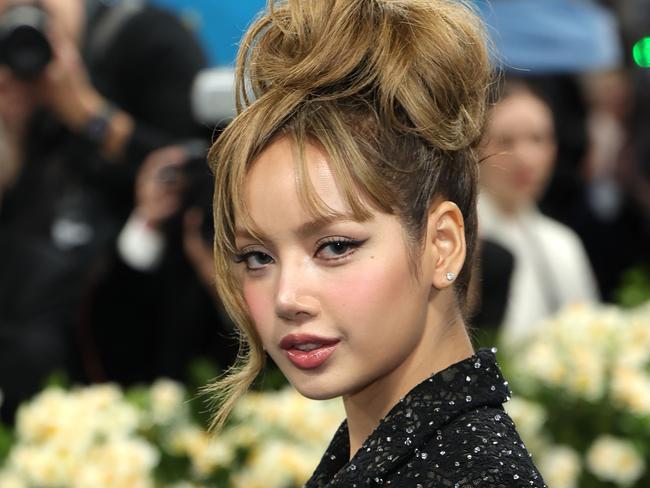 NEW YORK, NEW YORK - MAY 05: Lisa attends the 2025 Met Gala Celebrating 
