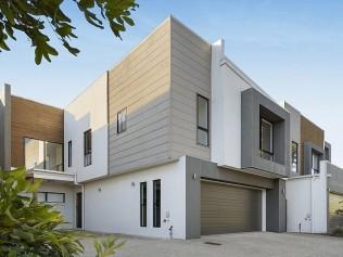 AUCTION BLOG: 18 bidders take Carindale townhouse $120k over reserve