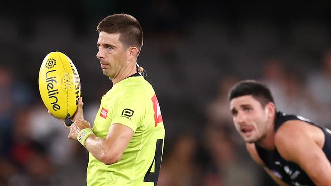 MELBOURNE.  03/03/2022.  AFL. AAMI Community SeriesÃ  Melbourne v Carlton at Marvel StadiumÃ.   Field umpire Michael Pell  . Photo by Michael Klein