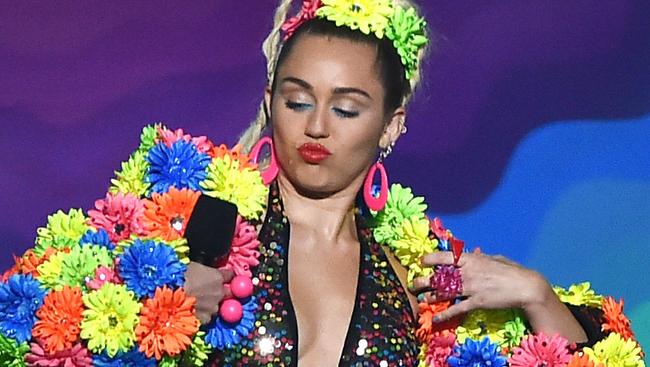 Miley, working it.