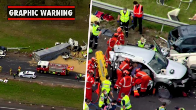 Truck crash causes Melbourne freeway chaos