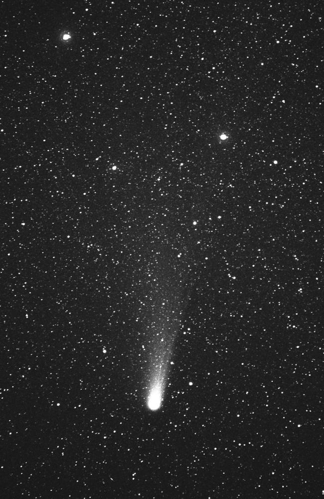 Comet Halley, which is responsible for the Eta Aquarid meteors, as seen in March 1986. PHOTO: Martin George